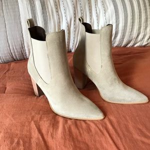 Woman’s ankle bootie size 8 grey/nude